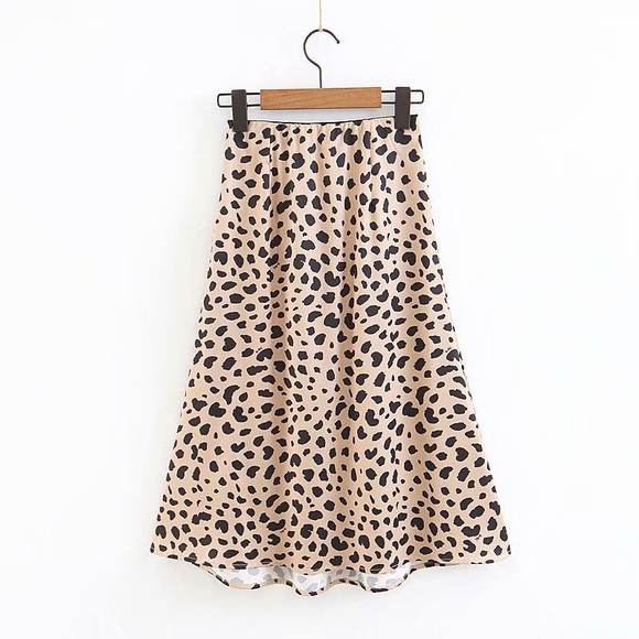 Silky Leopard Midi Skirt - Picture 5 of 7
